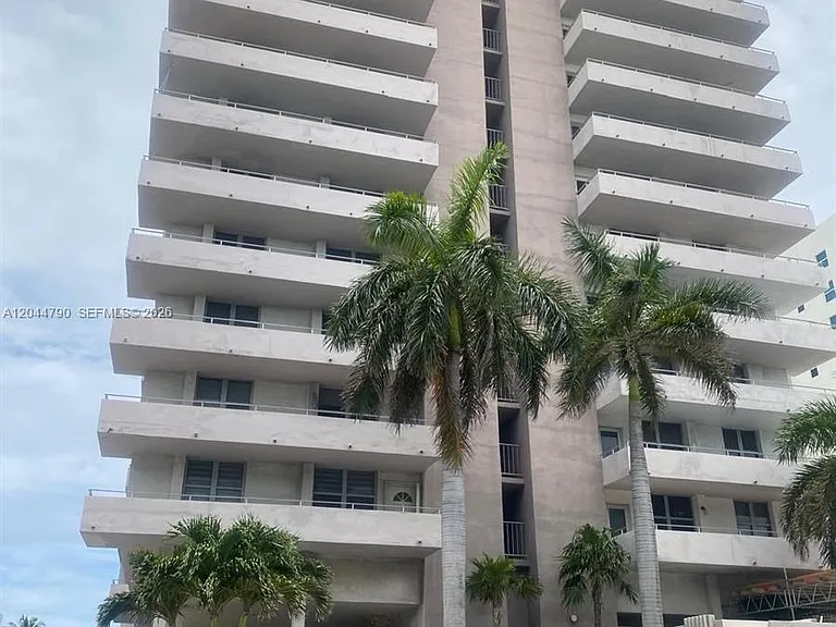 9225 Collins Ave #303 — Photo 2