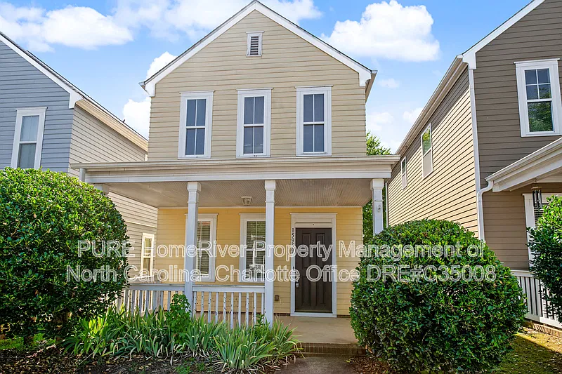3 bed, 3.0 bath, 1299 sqft, $1,799 — Photo 1