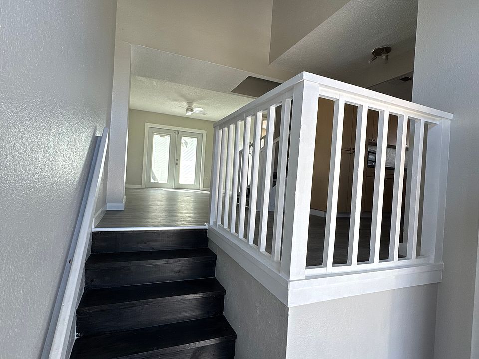 Entryway stairs to first level.