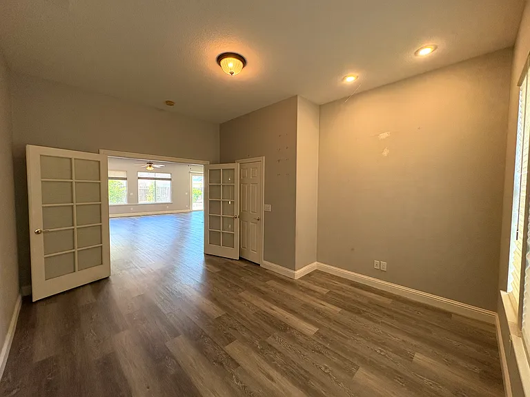 905 Gladiola Ln — Photo 7