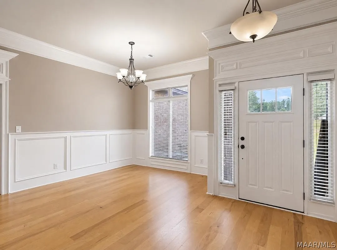 4 bed, 2.0 bath, 2089 sqft, $2,700 — Photo 3