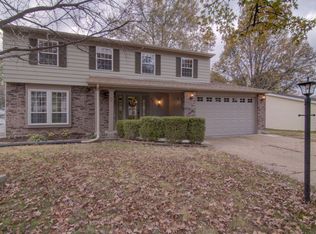 1116 Briarhurst Dr, Ballwin, MO 63021