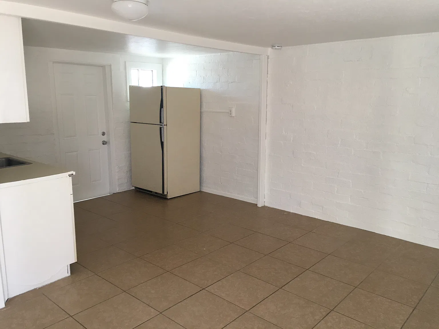 Studio, 400 sqft, $875 — Photo 1