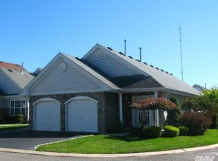 2 Jennifer Ln, Middle Island, NY 11953