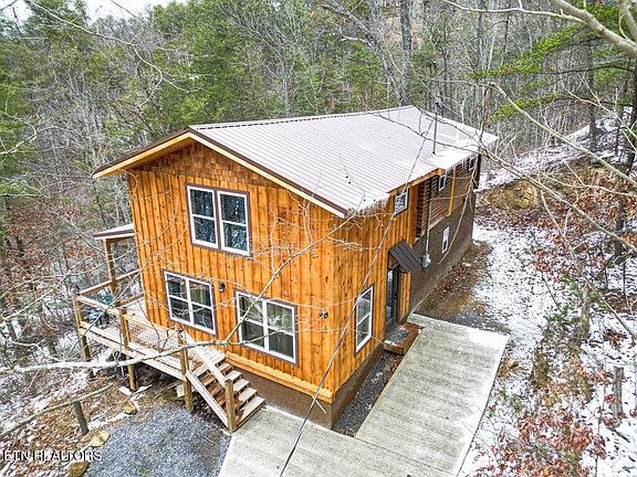 2nd image of 908 Bryan View Rd