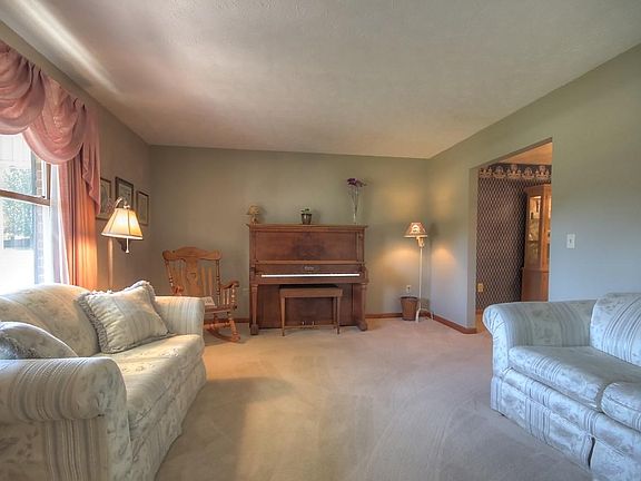 4th image of 306 Saratoga Cir
