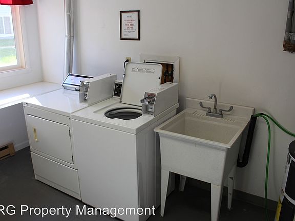 4th image of 309 W 9th St APT 14