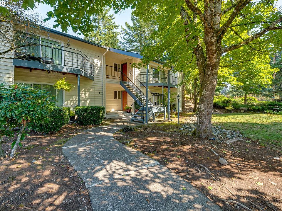 1st image of 1040 SE Columbia Ridge Dr 7 #7