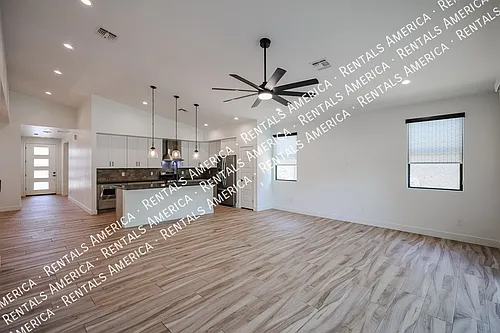 2418 E Amelia Ave Photo 1