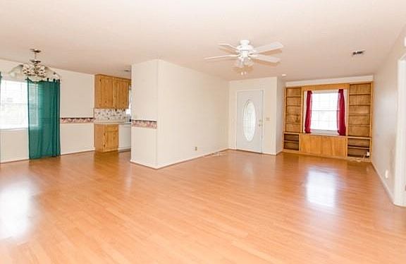 3rd image of 150 Bel Air Cir