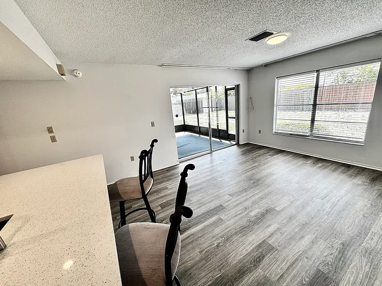 4368 Eastwood Dr — Photo 7