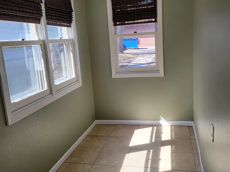60 Birch Ave S — Photo 13