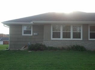 702 Robinwood Ln, Hopkins, MN 55305
