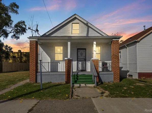 5089 Yemans St, Hamtramck, MI 48212