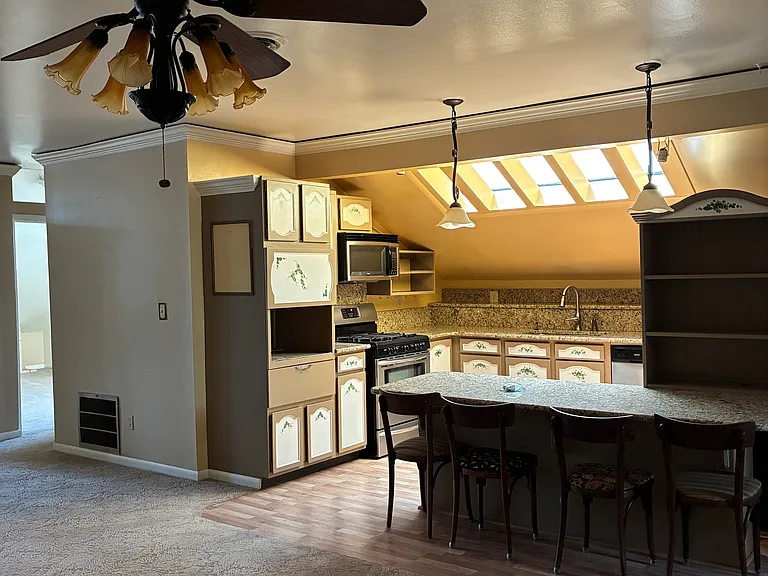 1321 Wood Ave #8 — Photo 24