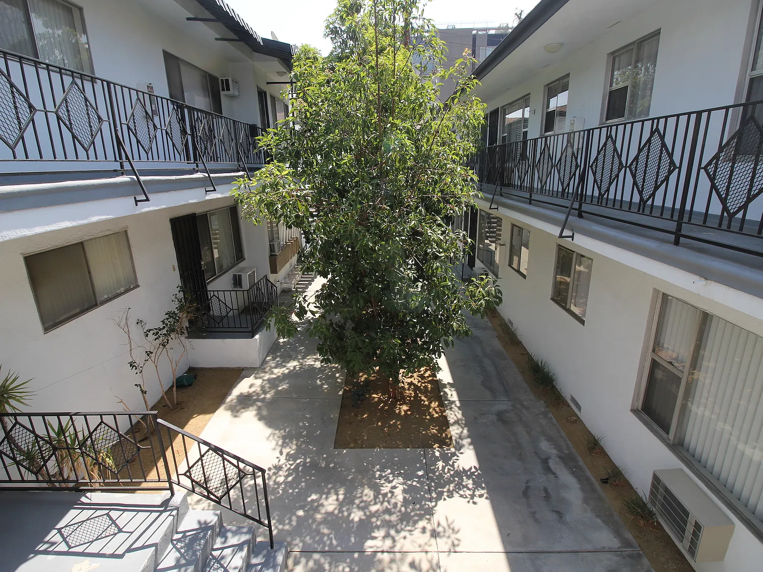 N Hayworth Ave, Los Angeles — Photo 2