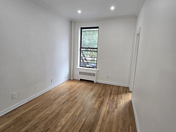 5th image of 200 W 21st St APT 1B
