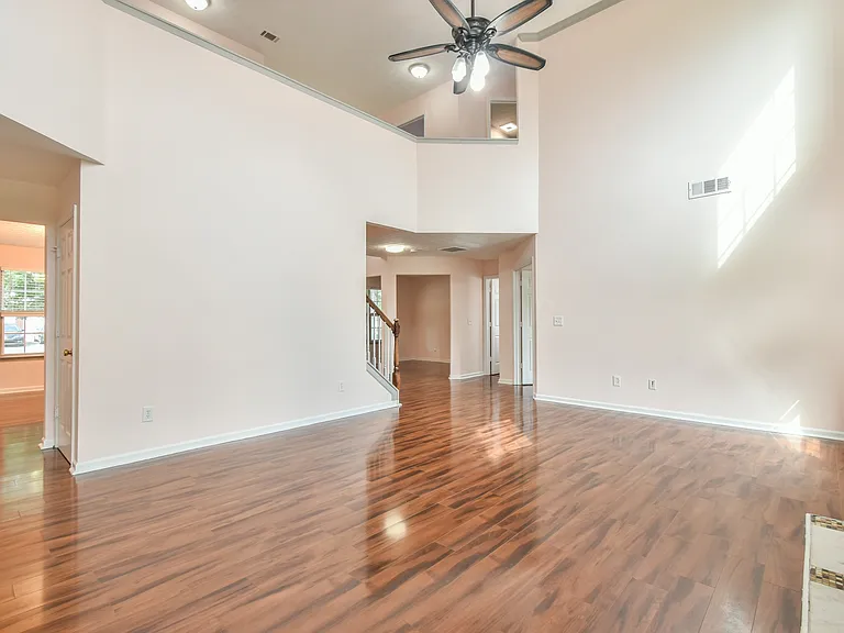 778 Roxholly Ln — Photo 7