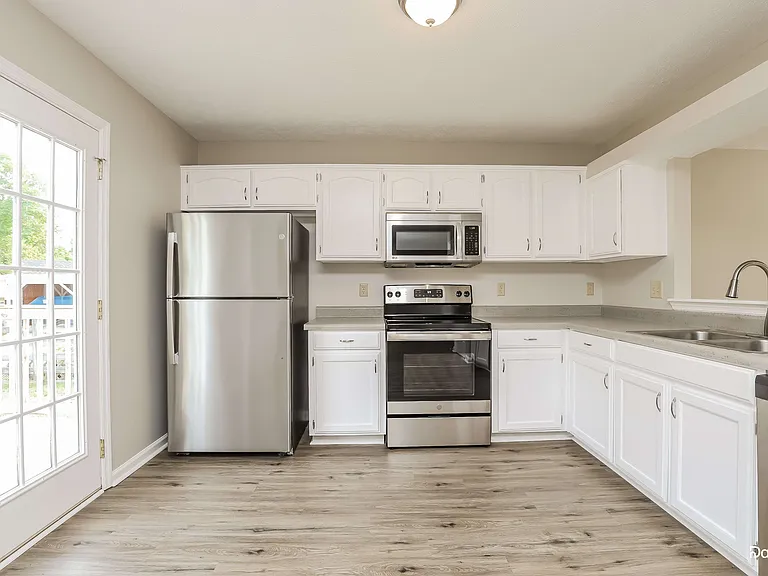 607 Rocky Ridge Cir — Photo 2