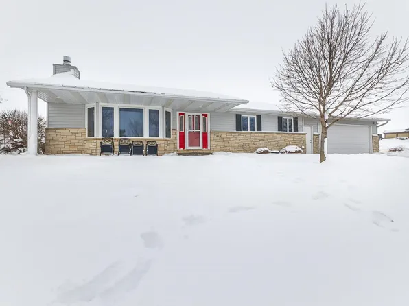1809 Swagosa Dr, Maquoketa, IA 52060