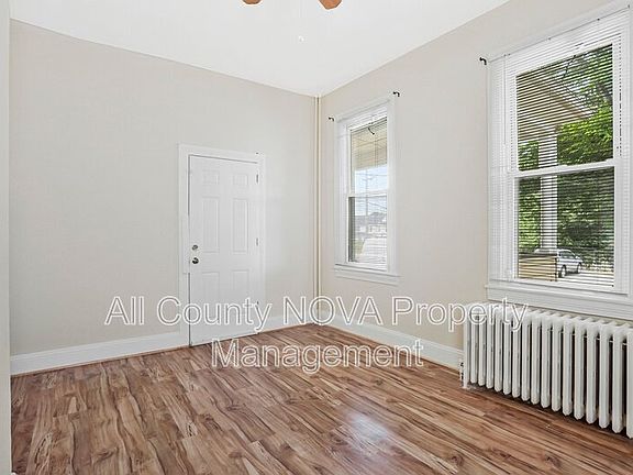 5th image of 305 9th St APT 2