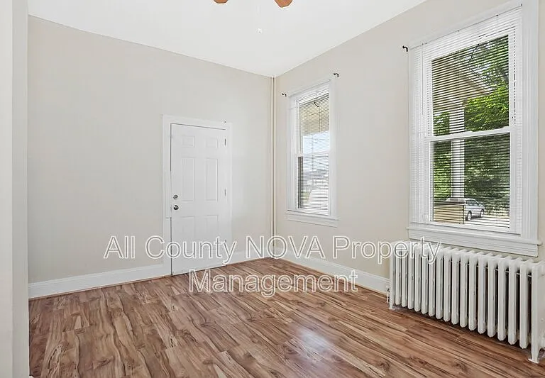 305 9th St #2 — Photo 5