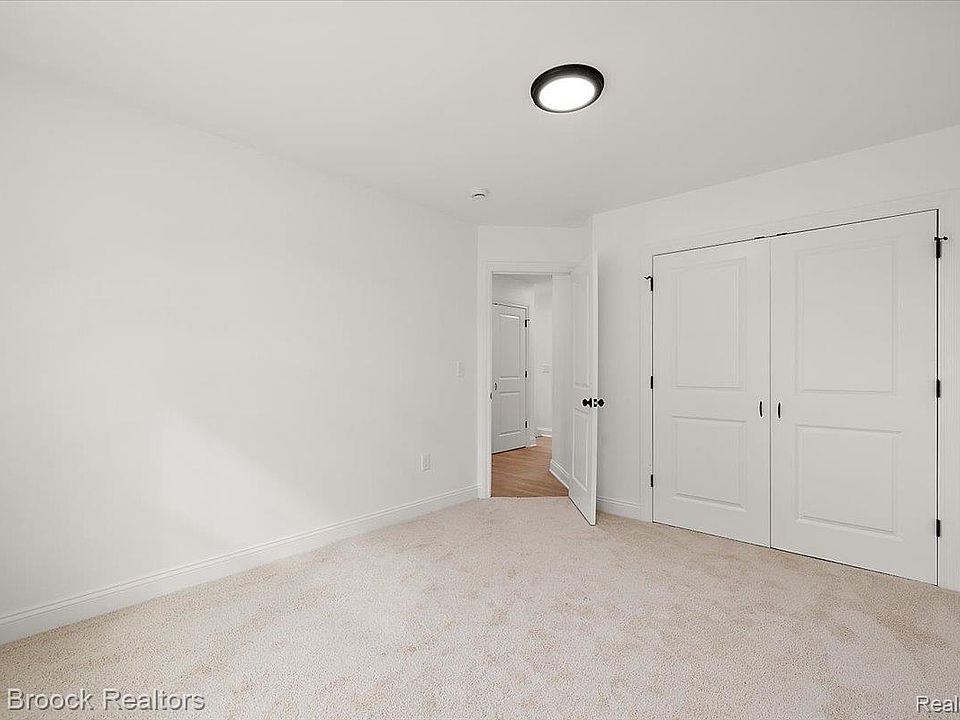 27824 Groveland St, photo 25