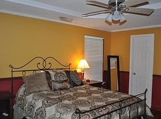 716 W Andrews Xing, Smithfield, VA 23430