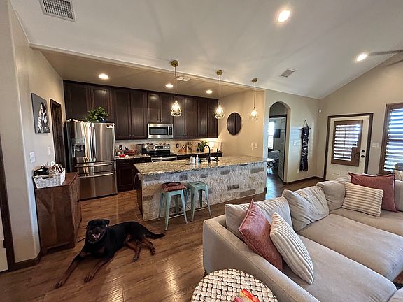 3rd image of 1049 Roanoke Ln