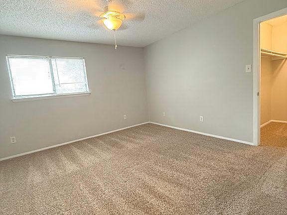 4th image of 301 Villa Oaks Cir #A