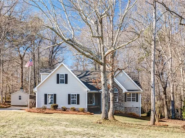 8212 Chestershire Rd, Oak Ridge, NC 27310