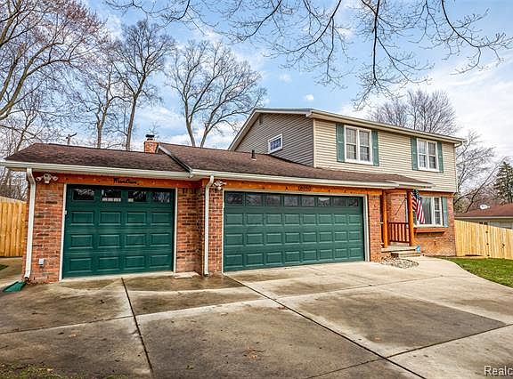 2nd image of 8090 Casa Mia Dr