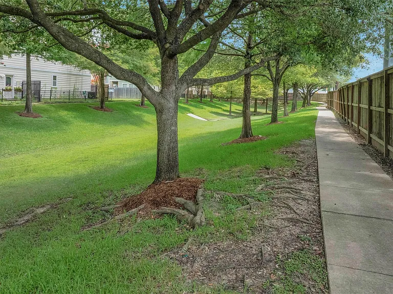 3307 Home Point Dr — Photo 32