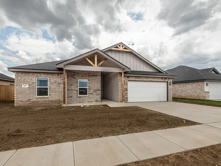 7627 Hudson Way — Photo 2