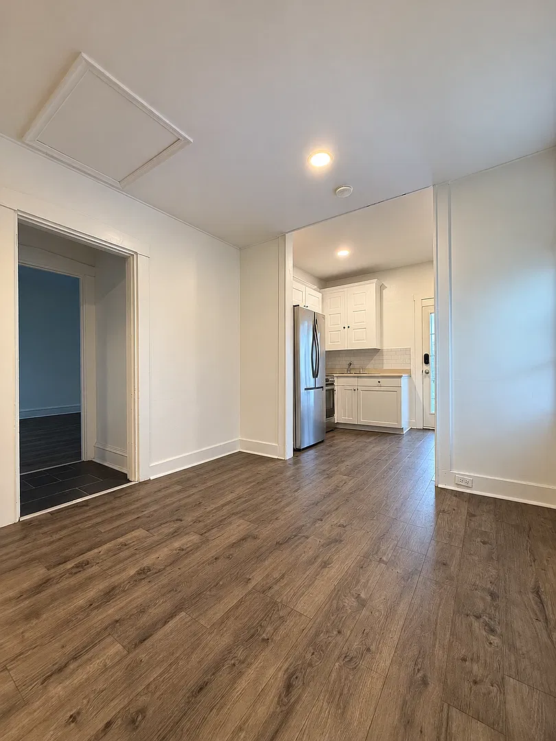 322 W James St — Photo 4