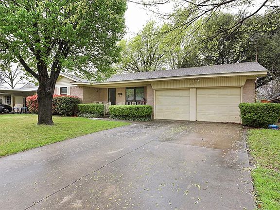 2nd image of 2521 Robin Ln