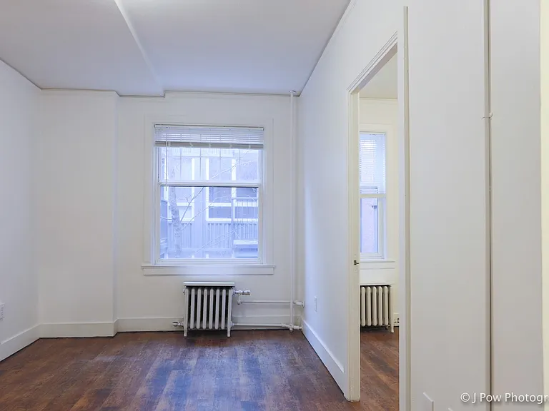 Burlingame Apartments — Photo 15