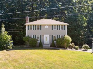 10 Elizabeth Ln, Salem, NH 03079