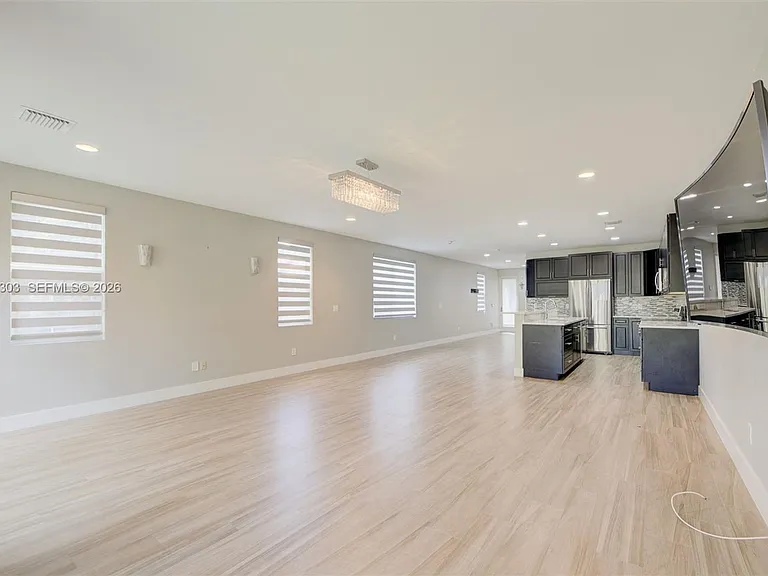 619 SW 17th St — Photo 23