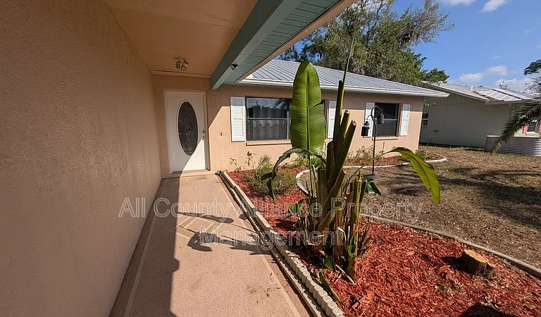3441 Thunderbird Ave — Photo 2