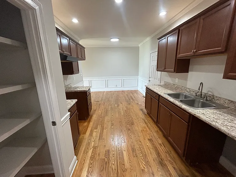 127 Greystone Ct — Photo 10