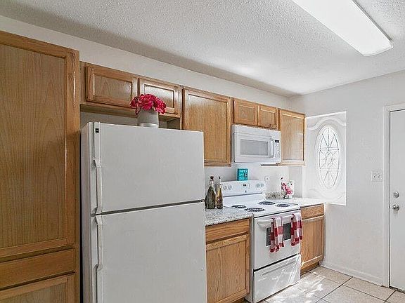 4th image of 8080 Galveston Ave