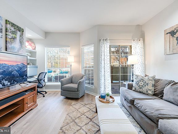 4th image of 3916 Penderview Dr APT 405