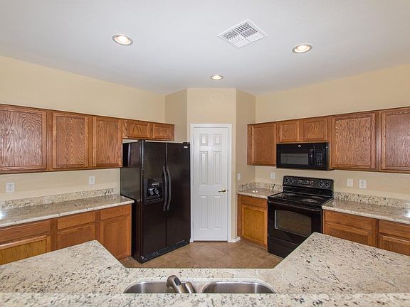 5th image of 44023 W Bailey Dr