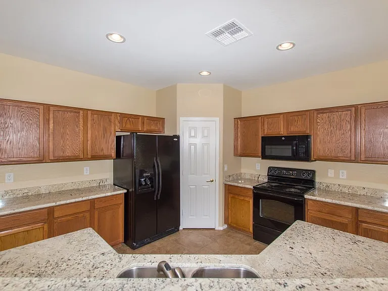 44023 W Bailey Dr — Photo 5