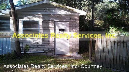 1st image of 906 NE 9th Ave #B