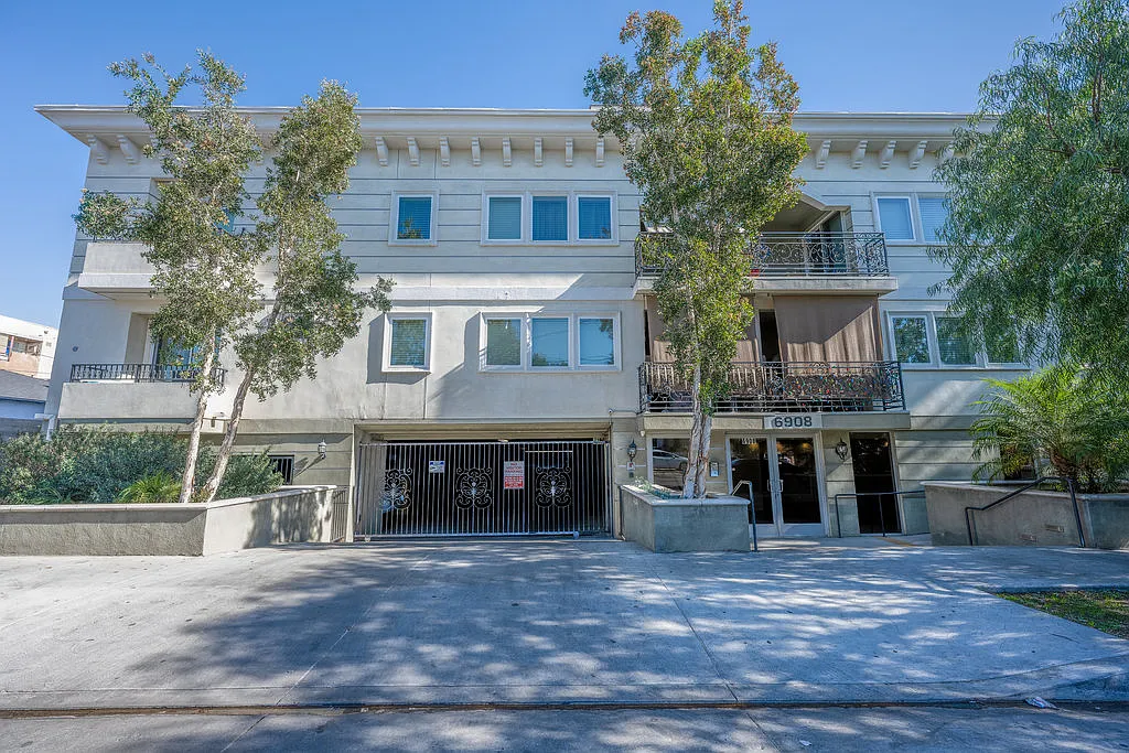 Vesper Avenue — Photo 1