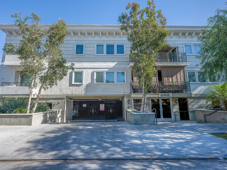 Vesper Avenue — Photo 1