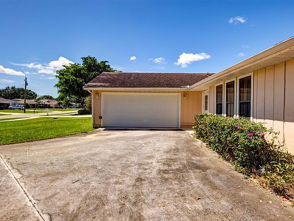 3rd image of 2587 SE Grand Drive