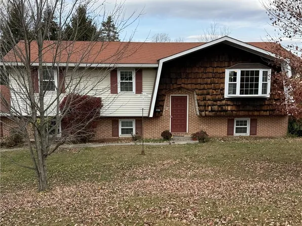 4266 Chestnut Dr, Walnutport, PA 18088